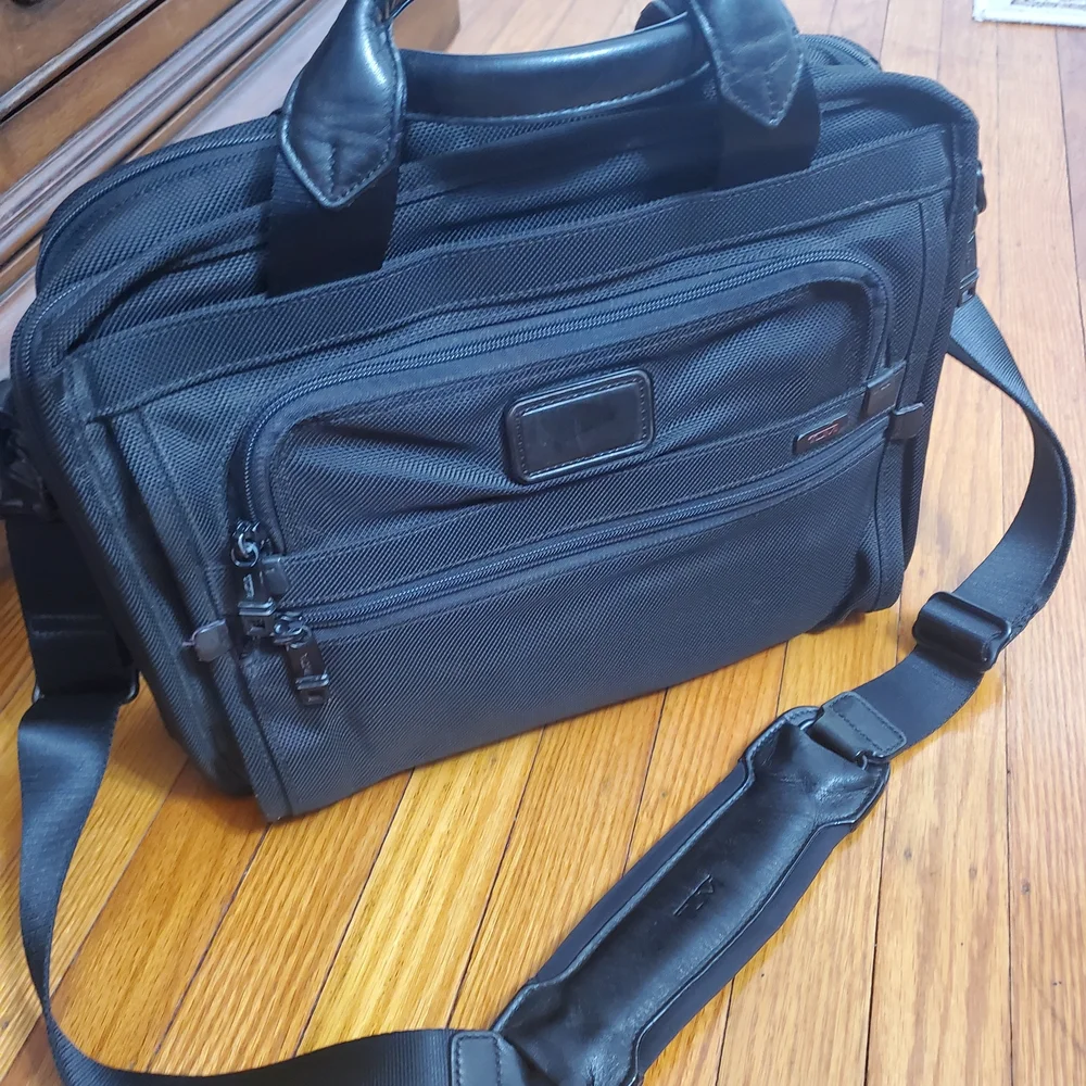 Tumi Computer Black Briefcase with Shoulder Strap Mens.